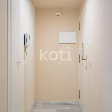 Koti - Dona Sofia 2 아파트